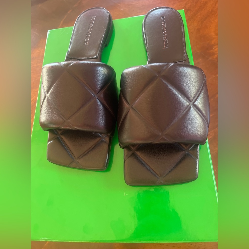 Bottega Veneta The Rubber Lido Flat Sandals 
Brand new - Never worn
Orig $760